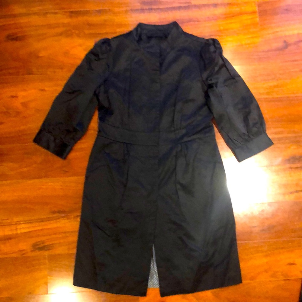 Short sleeve slight puff 3/4 sleeve coat with satin feel in black